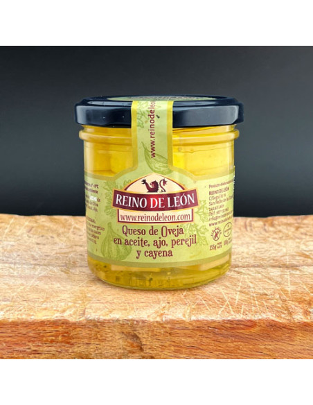 Formatge d'ovella en oli, all, julivert i caiena - Productos Leoneses